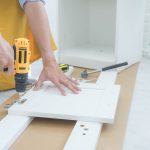 W aktualnych czasach niezwykle sporo osób spędza swój wolny czas przed telewizorem